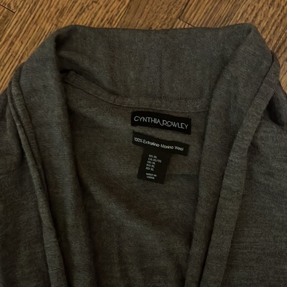 Extra Fine Merino Wool Wrap Cardigan - Picture 3 of 5